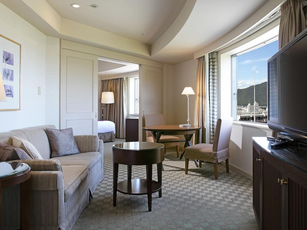 Miyako Hotel Gifu Nagaragawa Eksteriør billede A suite at the Hilton Tokyo