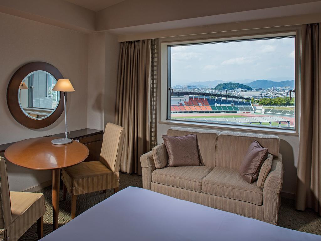 Miyako Hotel Gifu Nagaragawa Eksteriør billede A room at the hotel